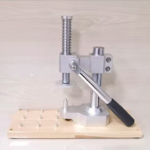 FORZA A CREMAGLIERA CON ZOCCOLO IN LEGNO ED ACCESSORI