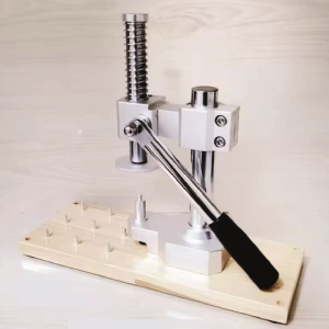 FORZA A CREMAGLIERA CON ZOCCOLO IN LEGNO ED ACCESSORI